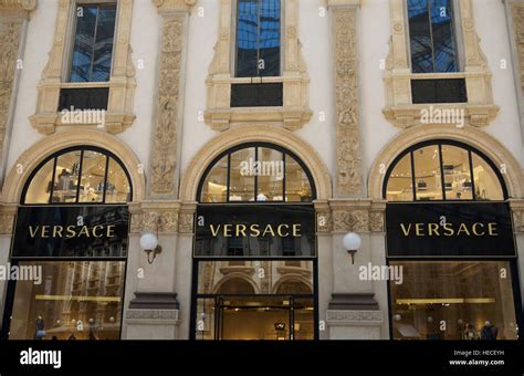 versace borsa milano|versace boutique milan.